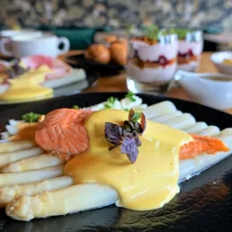 Asperges | Asperges met zalm | Restaurant BØFF | Parkhotel Horst | Aspergemenu | Seizoensgerecht